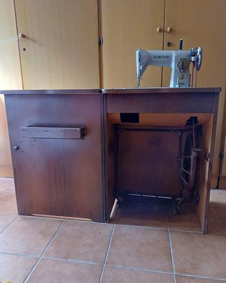 Macchina da cucire Singer 191M con mobiletto