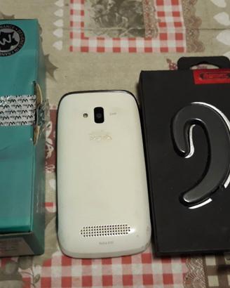 2 smartphone e 1 auricolare