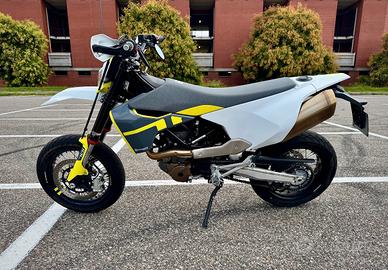 Husqvarna 701 supermoto