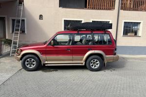 Fuoristrada Pajero passo lungo