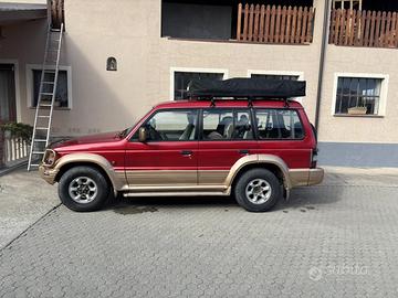 Fuoristrada Pajero passo lungo