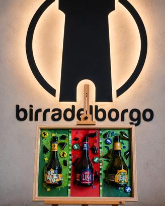 QUADRO CON BOTTIGLIE DI BIRRA ARTIGIANALE