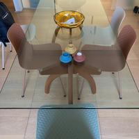 Elegante tavolo da pranzo in vetro
