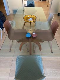 Elegante tavolo da pranzo in vetro