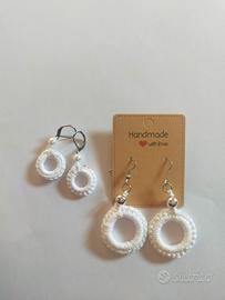 orecchini fatti a mano in puro cotone bianco 