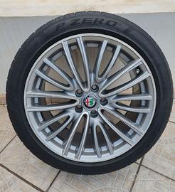 Cerchio originale Alfa Romeo 18" pneumatico 255/40