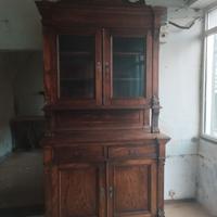 Credenza con vetrinetta