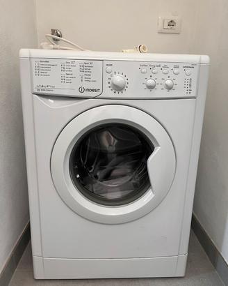 Lavatrice Indesit IWC 61052