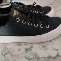 Sandali e scarpe converse