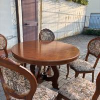 Tavolo rotondo e sedie vintage