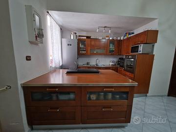 Cucina angolare più isola