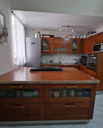 Cucina angolare più isola