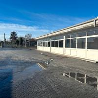 Capannone con piazzale