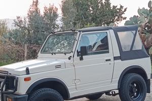 Suzuki Samurai 