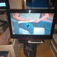 Tv LCD full HD united da 28 pollici ben tenuta. fu