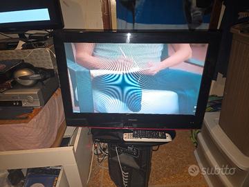 Tv LCD full HD united da 28 pollici ben tenuta. fu