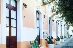 Maxi casa 30 posti 6 bagni a gallipoli leggi