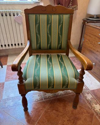 Poltroncina Classica vintage in Legno Massello