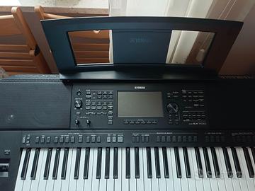 Yamaha psr SX 700