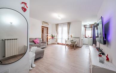 Stupendo Trilocale di fronte la Ferrari con box au