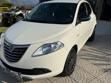 Lancia Ypsilon 0.9 TwinAir 85 CV 5 porte Metano Ec