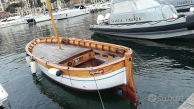 Splendido gozzo di legno