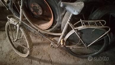 Biciclette uomo donna  stazione, fermate bus