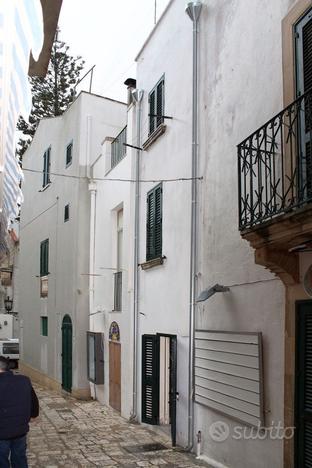 Otranto centro storico locale commerciale