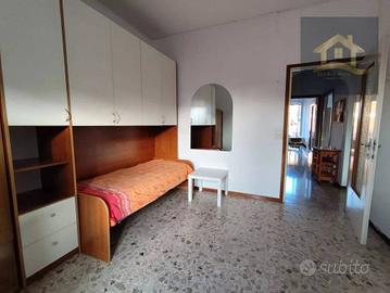 Stanza in appartamento di 85 m² a Parma