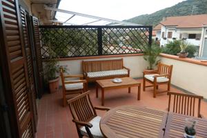 Privato vende immobile con terrazzo, giardino, box