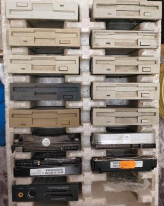 Floppy masterizzatori box hardisk e schede varie