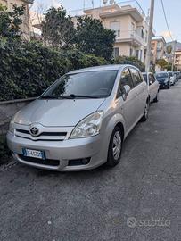 automobile  - Toyota Corolla