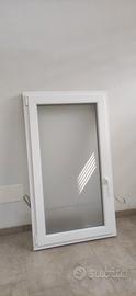 Finestra in PVC bianca 