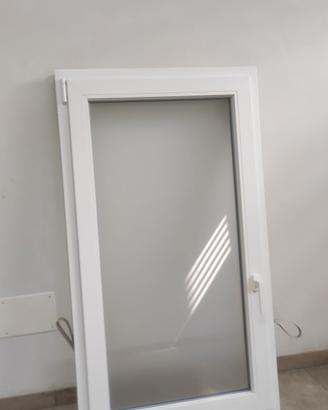 Finestra in PVC bianca 