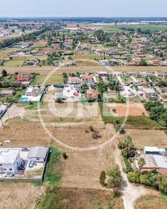 Terreno di 2000 m² a Aprilia