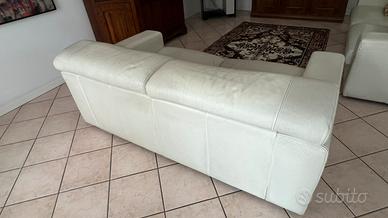 Coppia divani in pelle bianca
