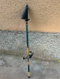 Canna da pesca con mulinello e custodia protettiva