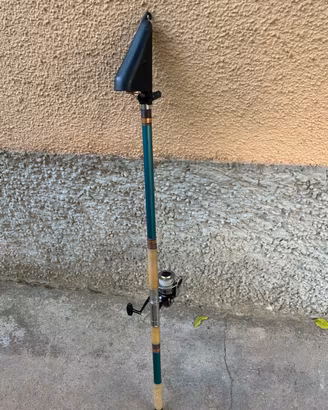 Canna da pesca con mulinello e custodia protettiva