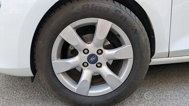 Cerchi in lega Ford Fiesta 205 60 r16 96h