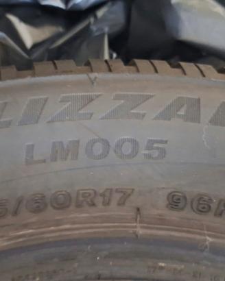 Bridgestone Blizzak LM005 215/60R17 invernali