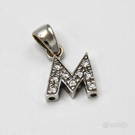 Ciondolo iniziale "M" oro bianco 18kt A.145