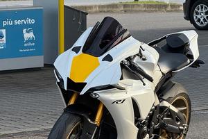 Yamaha R1 60th anniversario