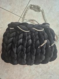 Borsa Marshmallow in velluto nero creata a mano