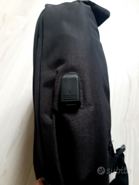 Zaino con connessione usb per powerbank