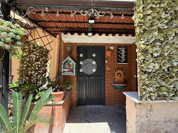 2 LOCALI A AFRAGOLA