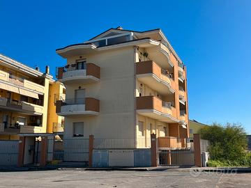 Trivano con posto auto coperto e cantina