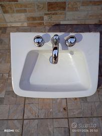 lavabo con rubinetto 