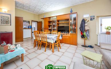 3 LOCALI IN CENTRO PAESE- CON BOX E TERRAZZO HOBBY