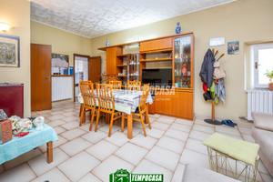 3 LOCALI IN CENTRO PAESE- CON BOX E TERRAZZO HOBBY