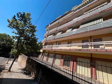 Nuoro luminoso quadrilocale con due garages